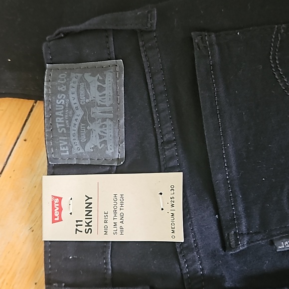 NWT Levi's 711 Skinny hypersoft black jeans women's size W25 L30 - Picture 4 of 6